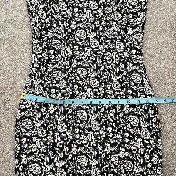 Calvin Klein Size 2 black/cream floral print dress - Picture 8 of 8